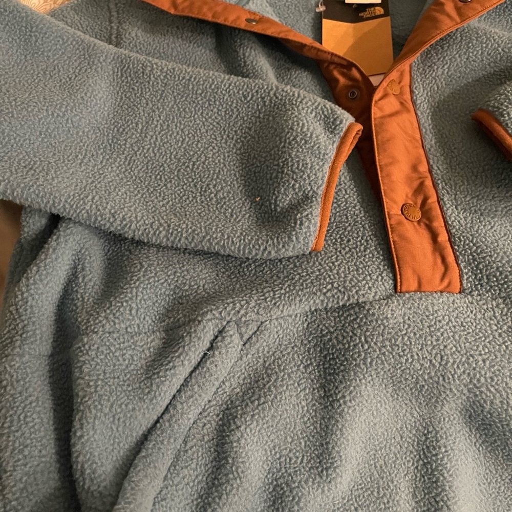 North Face men’s fleece hoodie NEW not tags snugly!!!